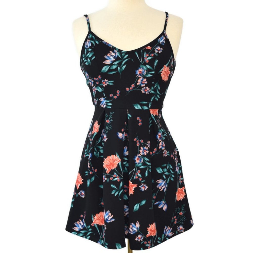 Speechless Fit Flair Skater Strappy Cocktail Sun Womens Dresses Black Floral XS